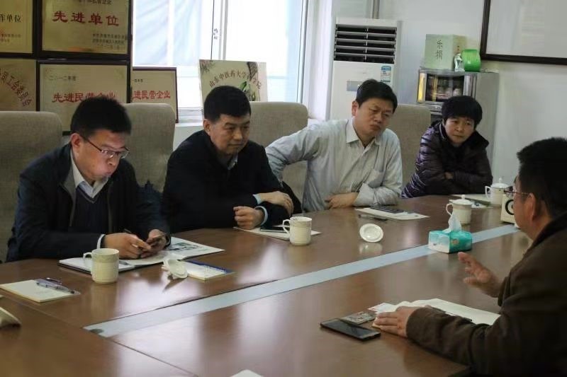 山東大學技術(shù)轉(zhuǎn)移中心王立民主任帶領(lǐng)生物學院三位教授蒞臨百味堂參觀指導